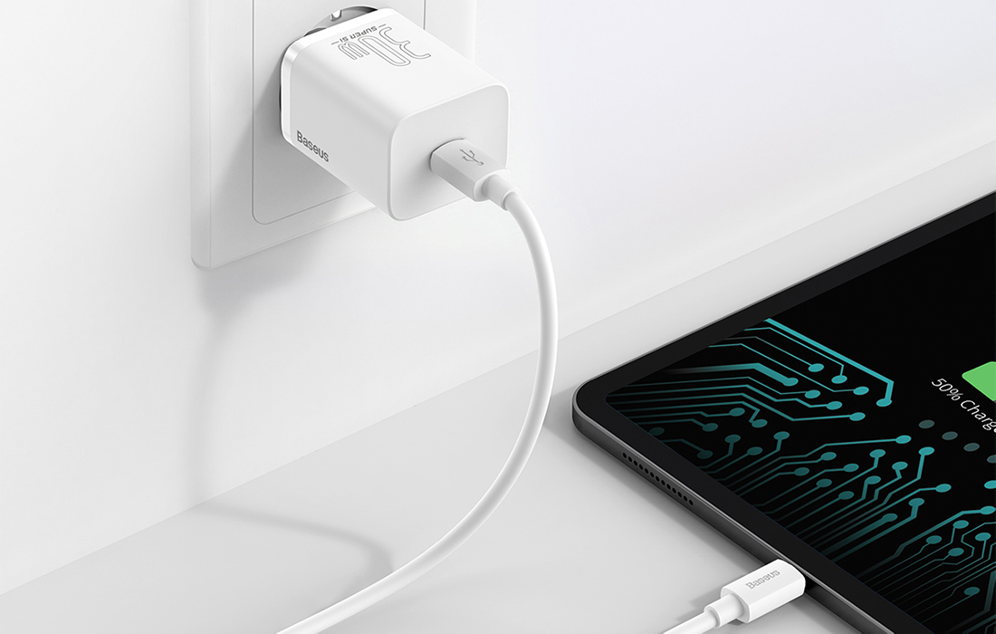 Chargeur Baseus 1C chargeant divers appareils