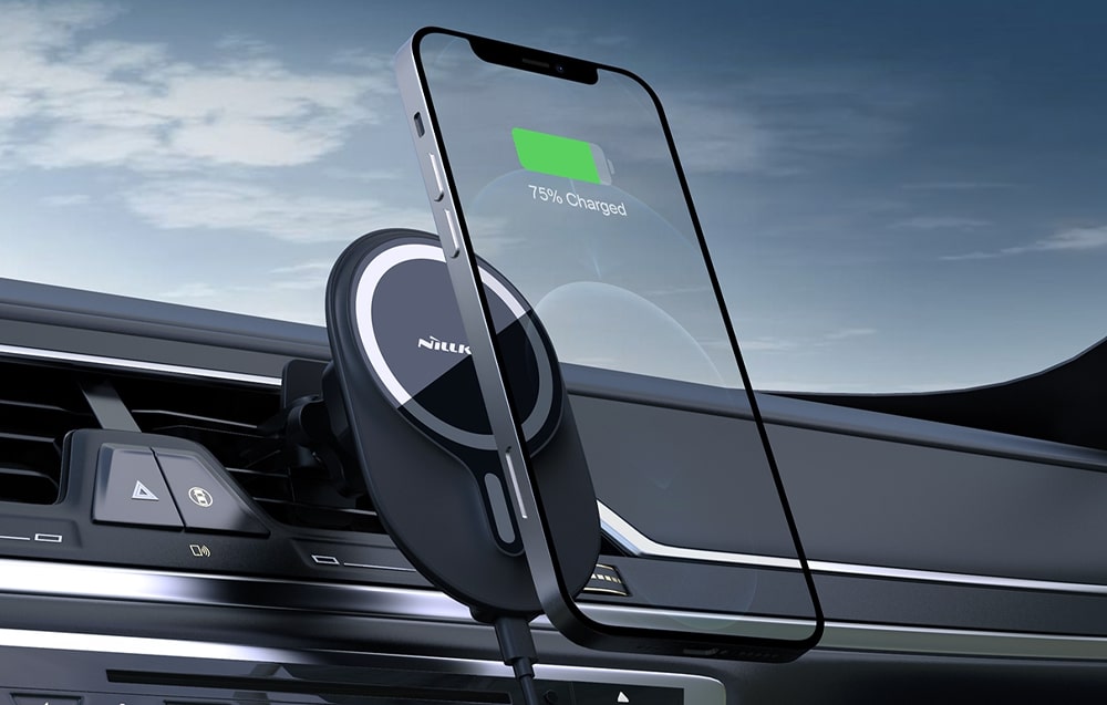 Image montrant le smartphone en charge avec le support MagRoad