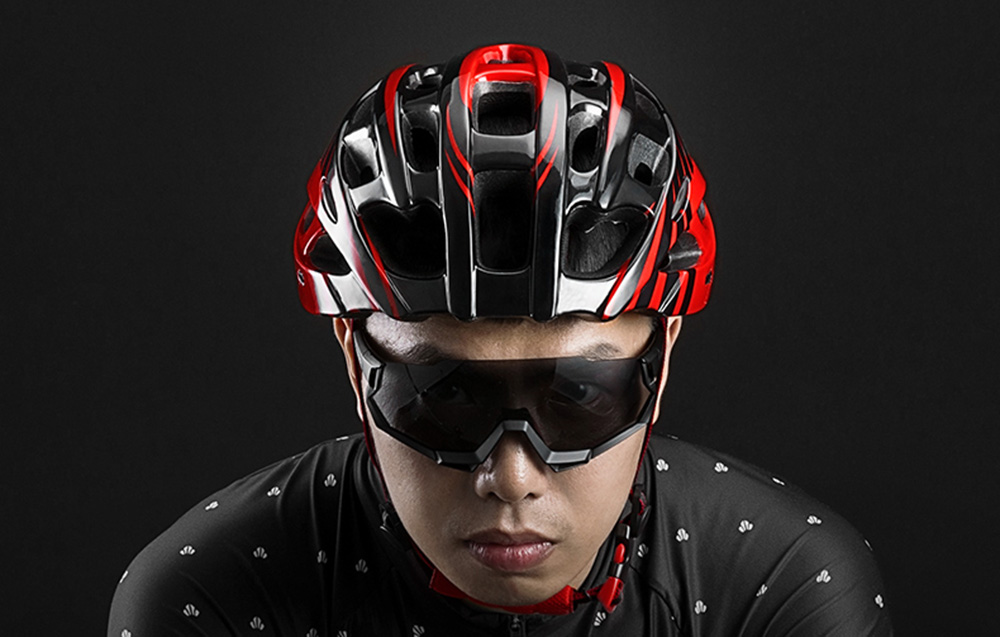Casque avec lunettes magnétiques