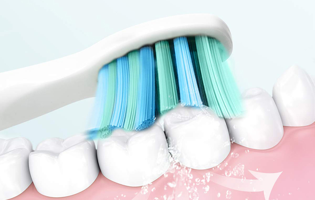 Nettoyage minutieux avec la brosse à dents sonique