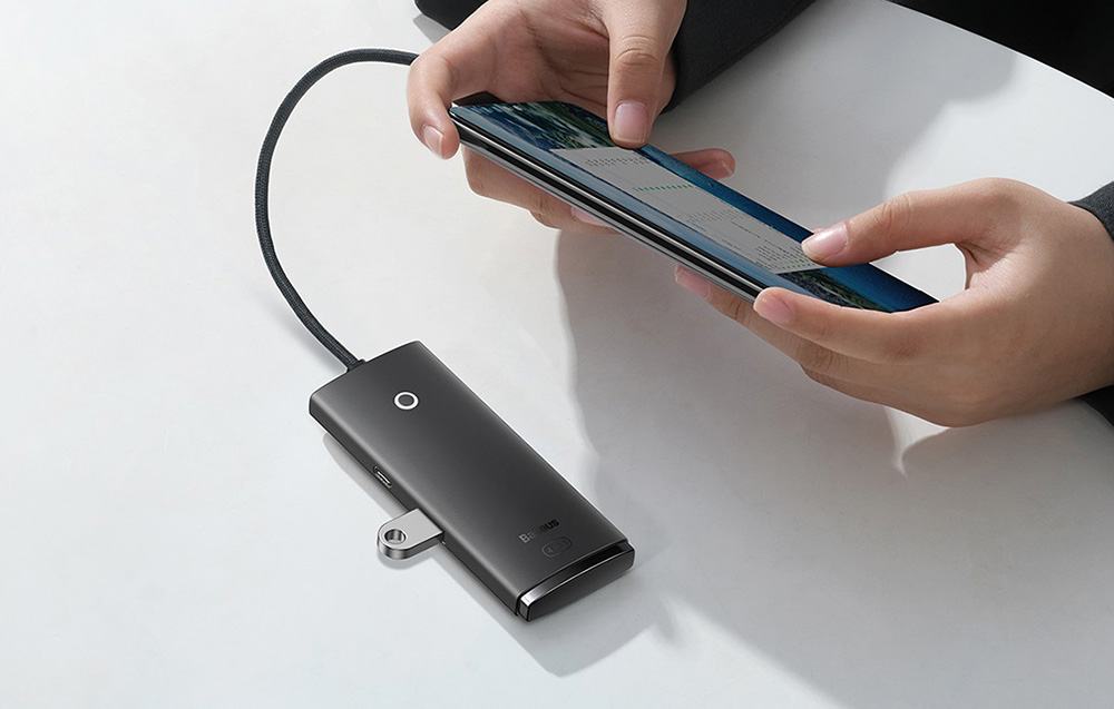 Connexion de smartphone avec le hub Baseus