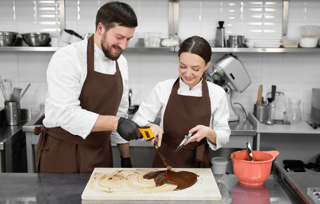 Utilisation polyvalente du thermomètre pistolet Deko Tools CWQ01