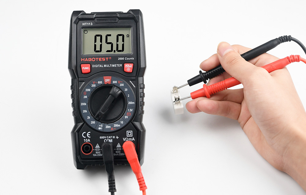Écran et boutons du Habotest HT113