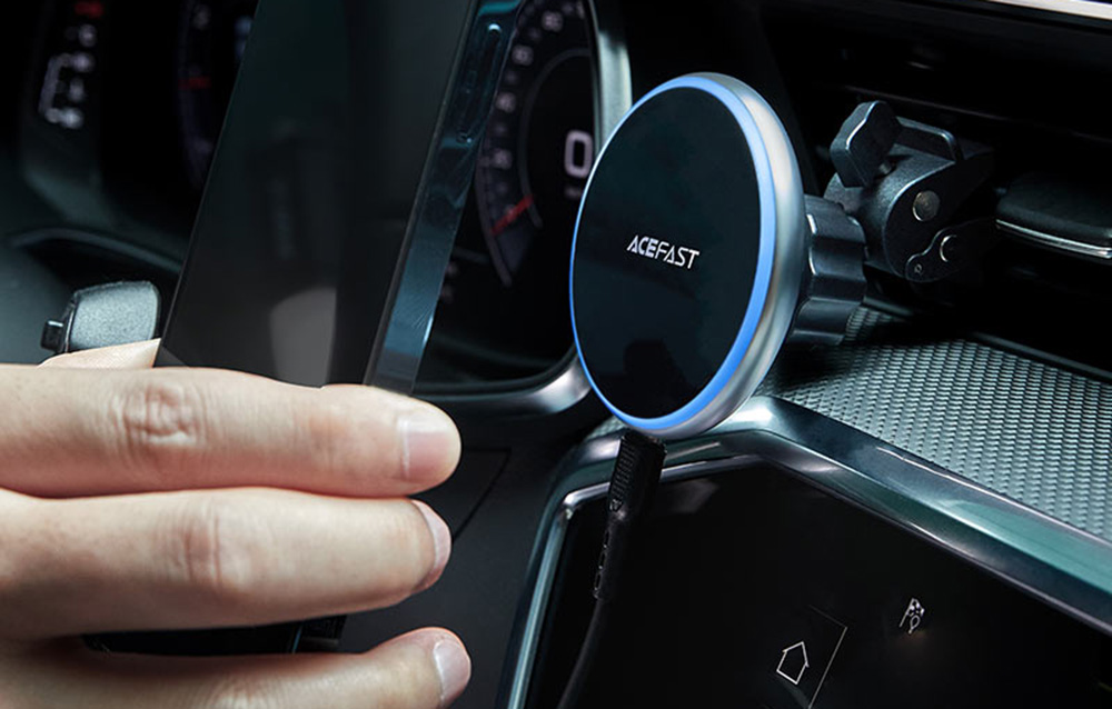Acefast D3 Magnetic Car Holder in Car