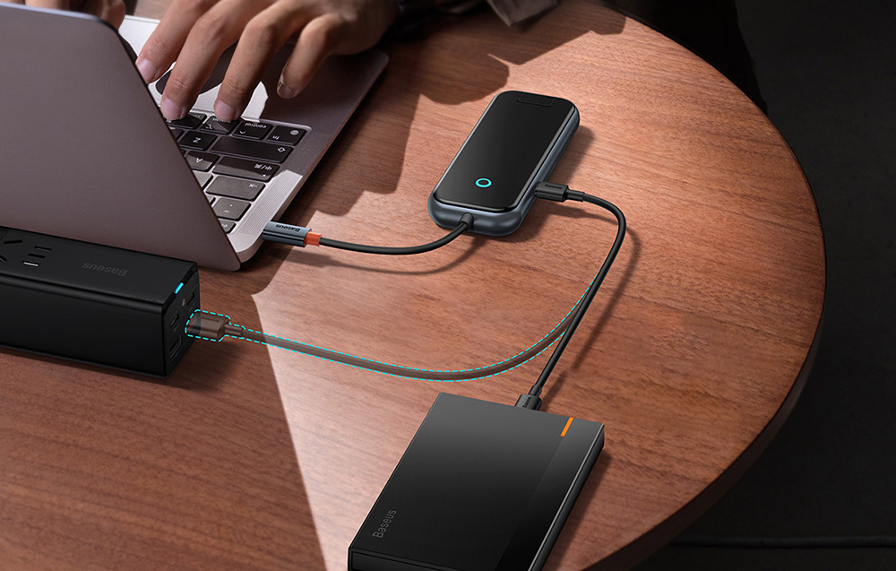 Le hub Baseus avec port USB-C 2-en-1