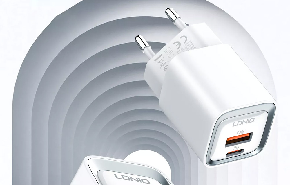 Image d'un chargeur LDNIO blanc avec USB-C et USB-A