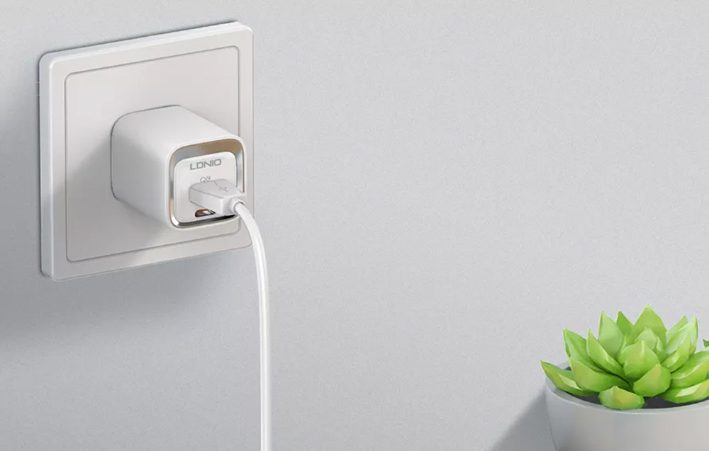 Image d'un chargeur sécurisé LDNIO en matériau ignifuge