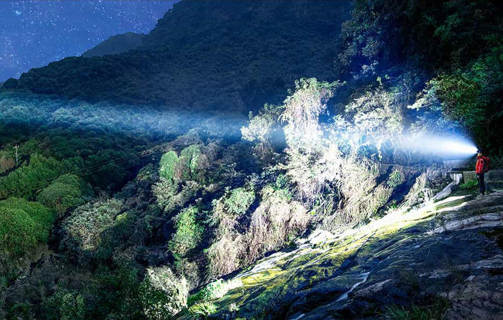 Lampe frontale Superfire HL60 - Distance d'éclairage