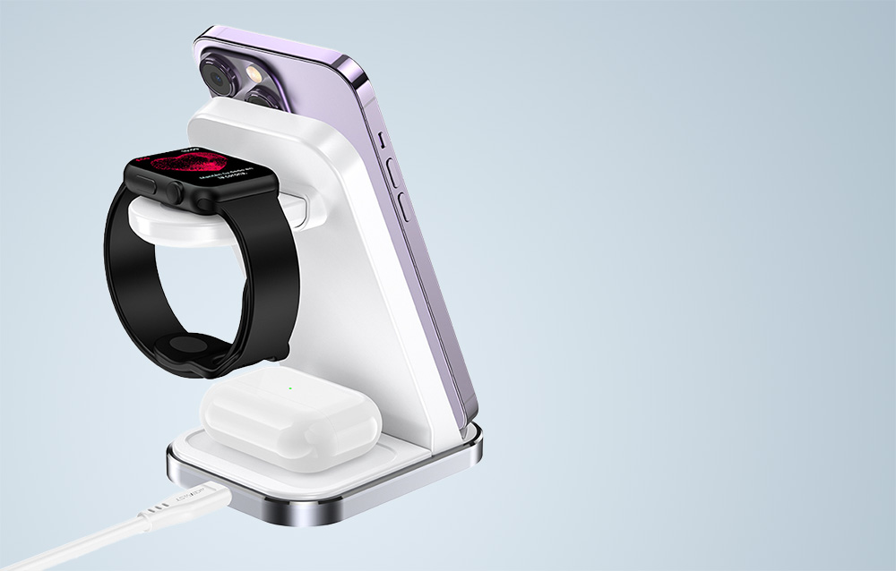 Chargeur inductif Acefast E15 chargeant plusieurs appareils