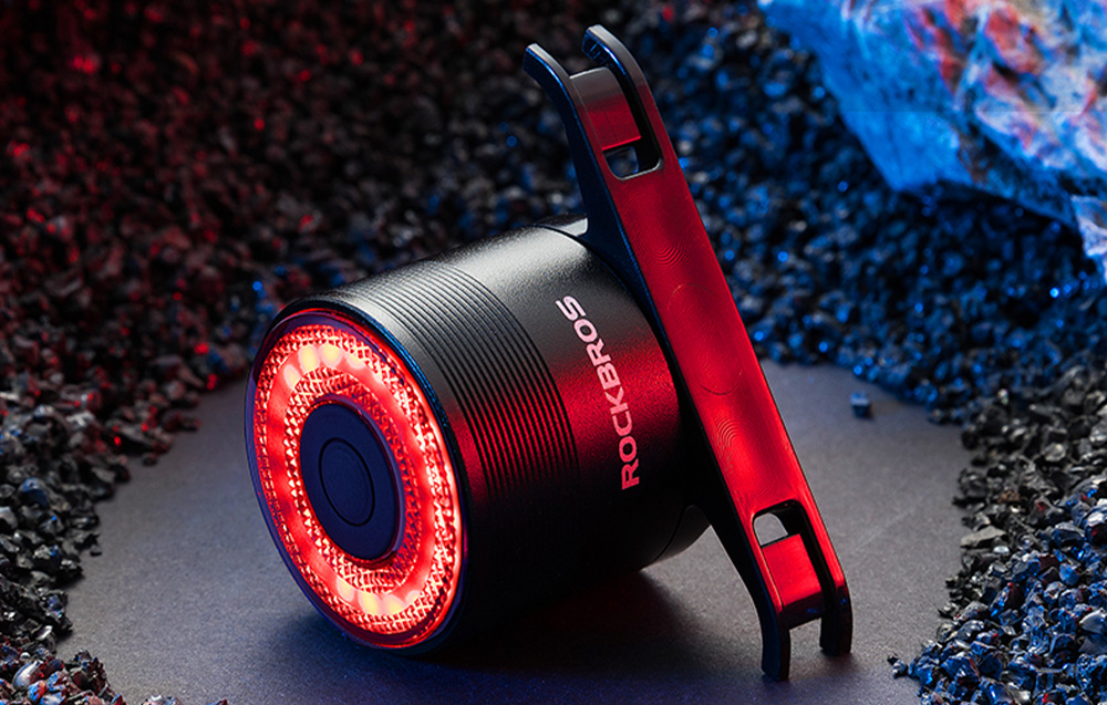Lumière arrière Rockbros Q3 montée sous la selle