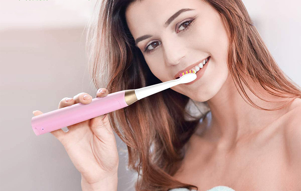 brosse à dents sonique FairyWill FW-508 en utilisation