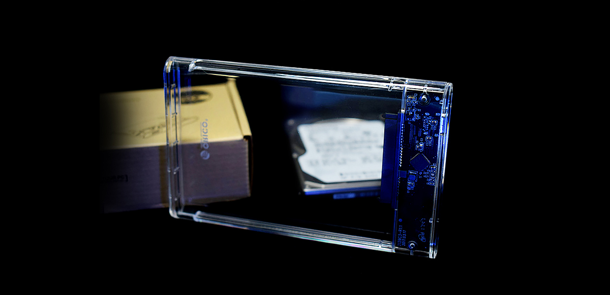 Boîtier transparent en PC durable.