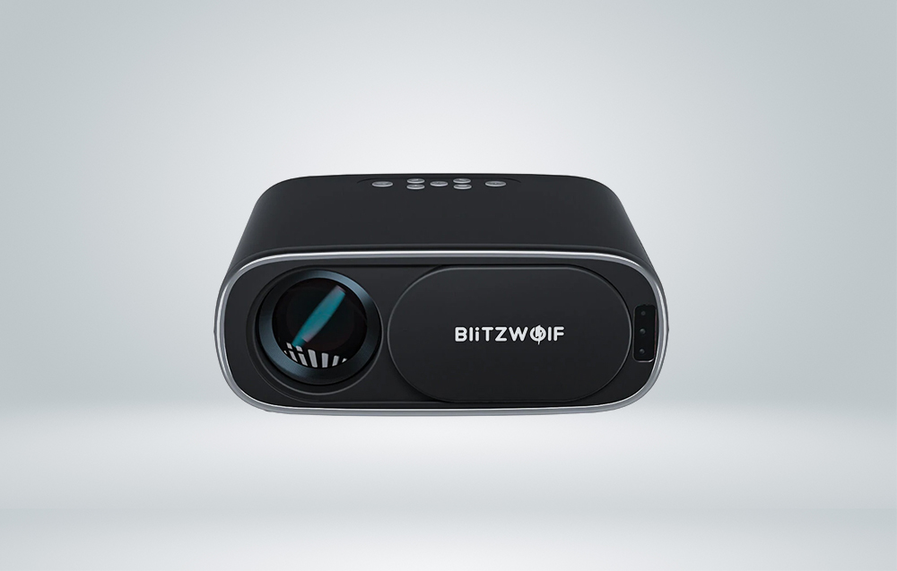 BlitzWolf BW-V4 utilisé pour une présentation avec deux personnes