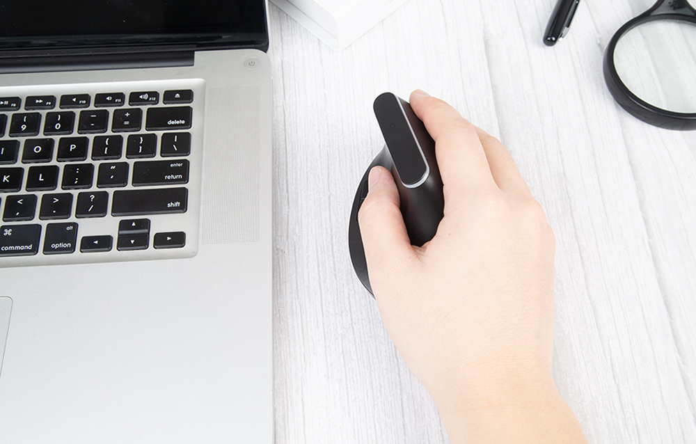 Souris Delux M618C à angle de 57 degrés