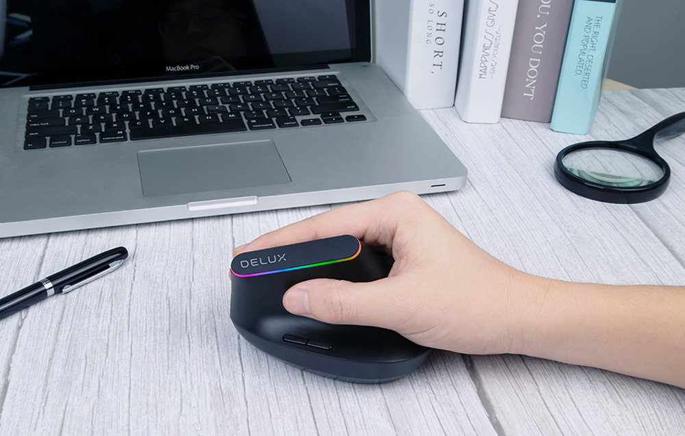 Souris Delux M618C avec éclairage RGB