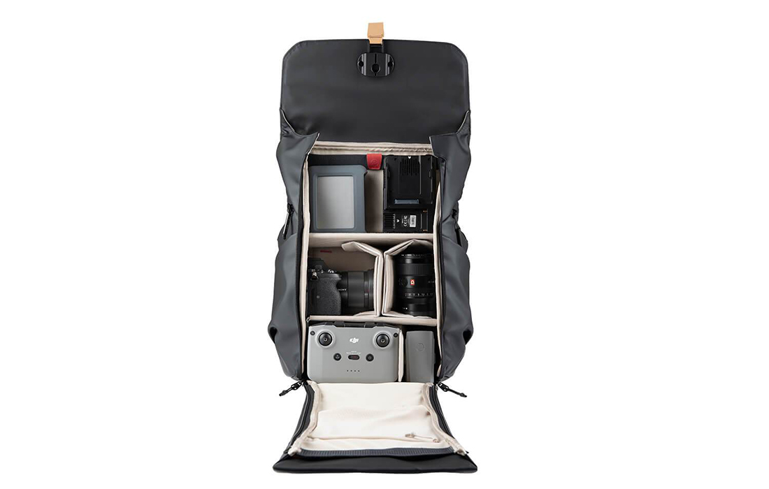 Accès facile aux objets à l'intérieur du sac à dos PGYTECH OneGo