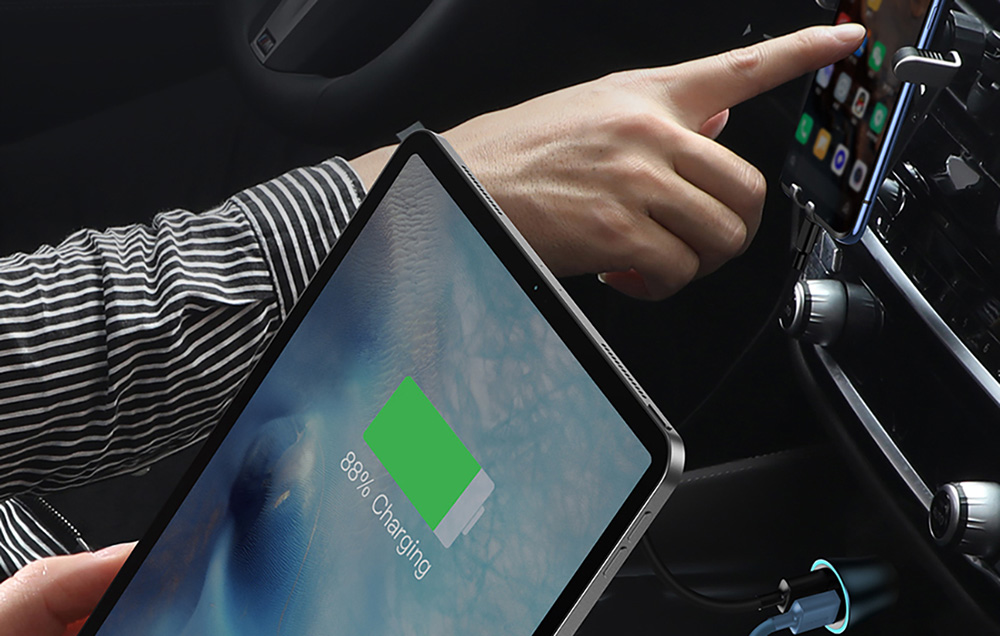 Chargeur de voiture avec finition en PC et ABS