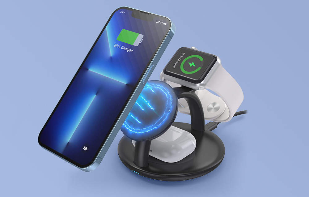 smartphone, montre connectée et écouteurs TWS connectés au chargeur inductif