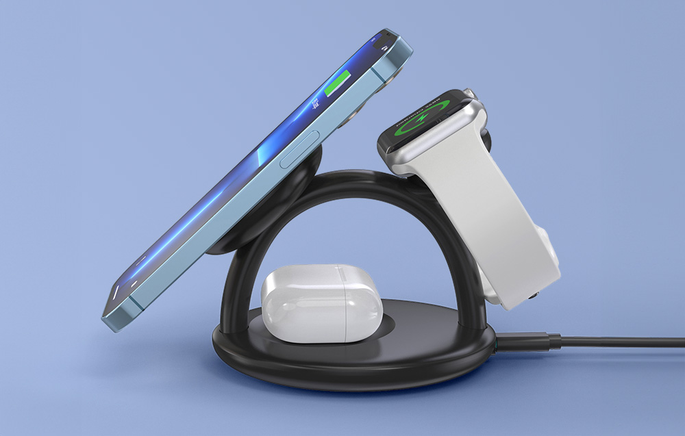 smartphone, montre connectée et écouteurs TWS connectés au chargeur inductif sur un fond bleu